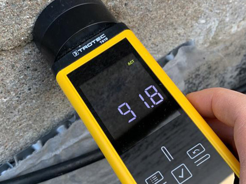 Projektbild Kellertrockenlegung Messung Feuchtigkeit